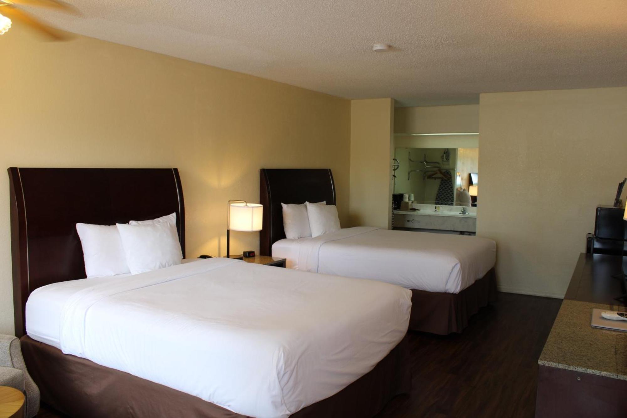 Days Inn & Suites By Wyndham Marshall Exterior foto