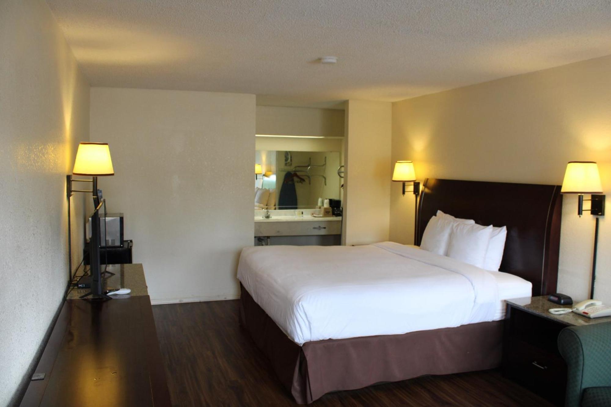 Days Inn & Suites By Wyndham Marshall Exterior foto